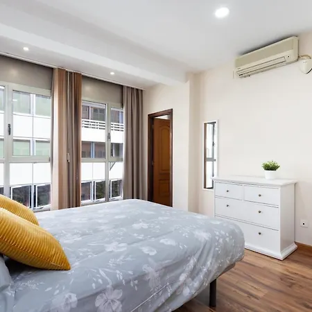Home2book Bright & Comfy Cruz Center